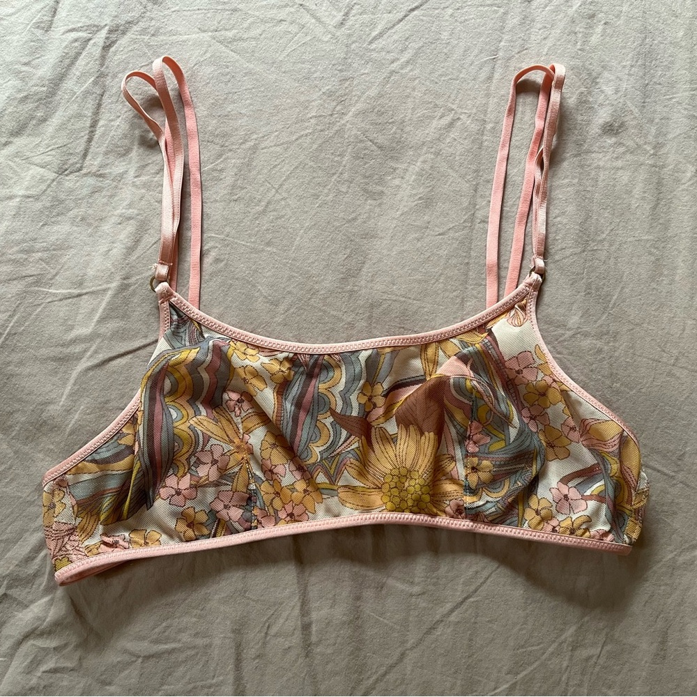 Victoria’s Secret pink and multicoloured floral bralette 🎀🎀🎀